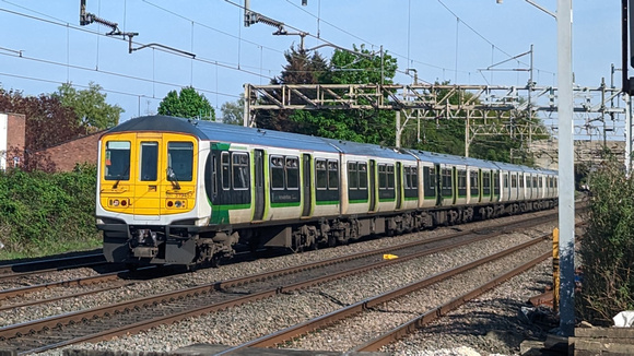 Class 319s (319457 + 319214) - Headstone Lane