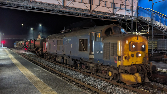 Class 37s (RHTT) (37422 "Victorious") - Bridlington