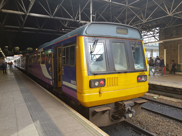Class 142 (142 034) Pacer - Manchester Victoria