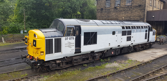 Class 37 (D6775 / 37 075) - Haworth (KWVR)