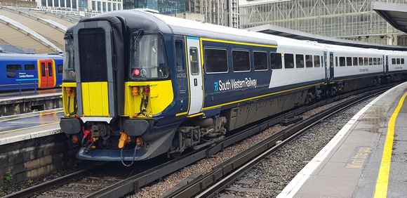 Class 442 (442 403+444 417)  - Waterloo
