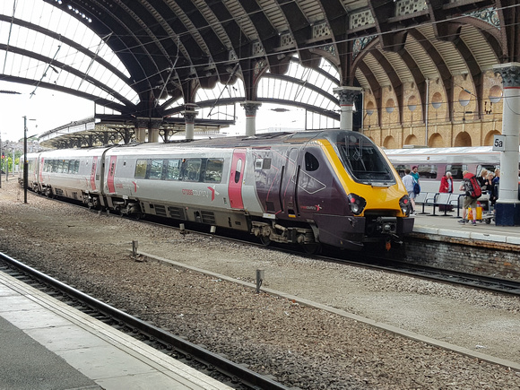 Class 221 (221 141) Super Voyager - York