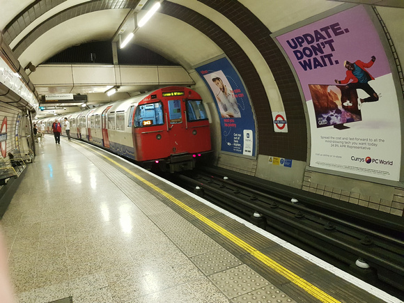 London Underground Bakerloo Line 1972 Mk.2 Stock - Baker Street