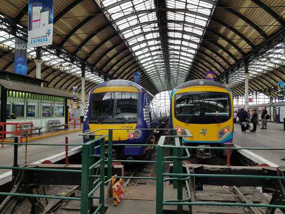 Class 170 (170 754) and Class 185 -Hull
