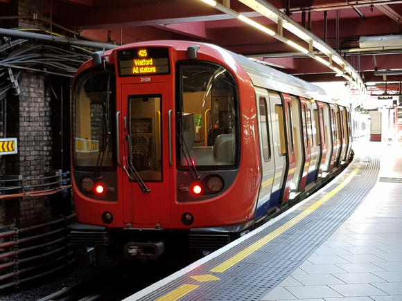 London Underground S8 Stock (21108) - Baker Street (Metropolitan Line)