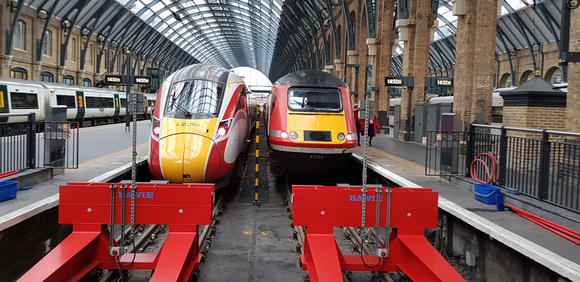 Class 800 and HST (43 314) - London Kings Cross